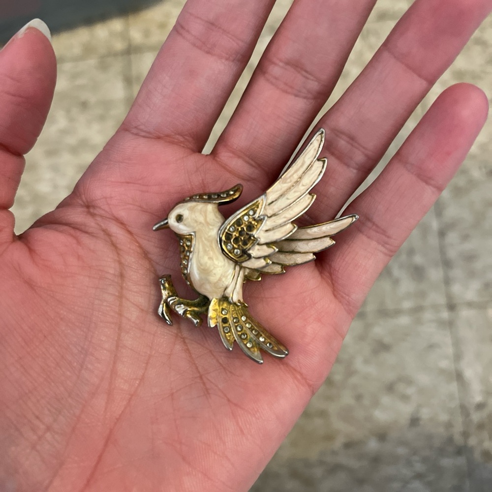 VINTAGE GOLD TONE BIRD BROOCH PIN